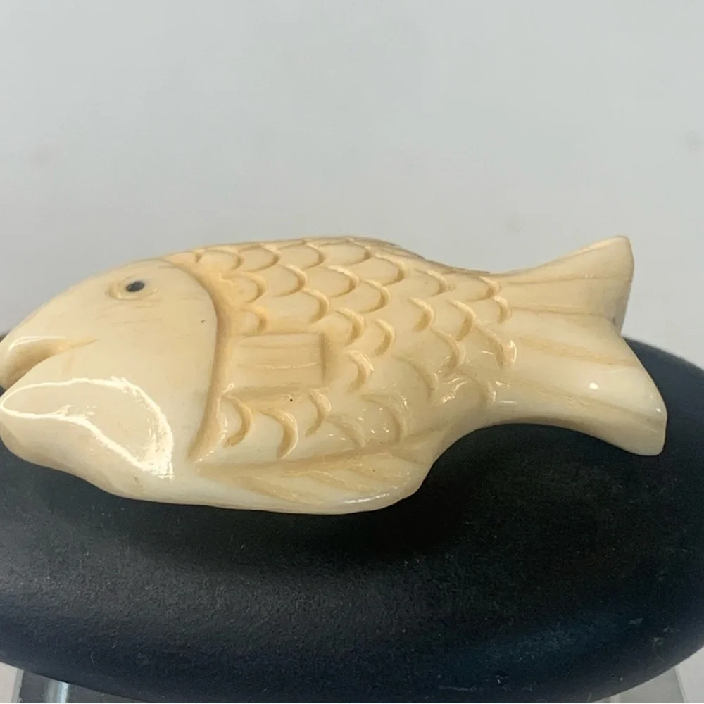 Vintage Natural Bone Carved Fish Fetish Bead Drilled Swimming Tropical Fish 1.5